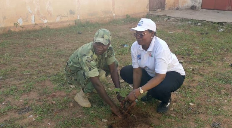 Célébration de la 41ème Journée Nationale de l'Arbre à Porto-Novo Le Maire Charlemagne N.YANKOTY et  Madame le Préfet du Département de l'Ouémé ont sacrifié à la tradition.