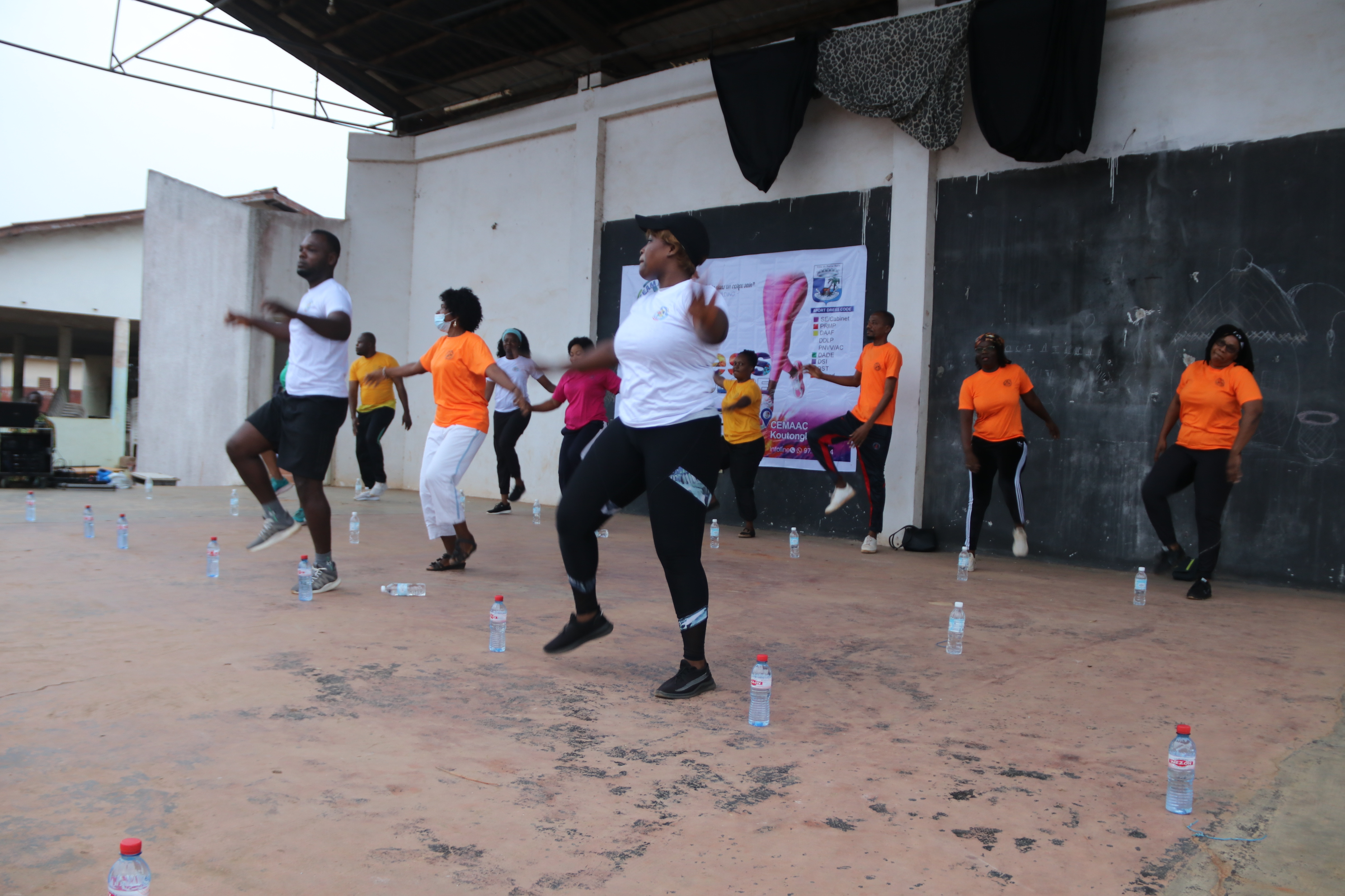 Consolidation des liens à la Mairie de Porto-Novo Team Building en fitness multicolore