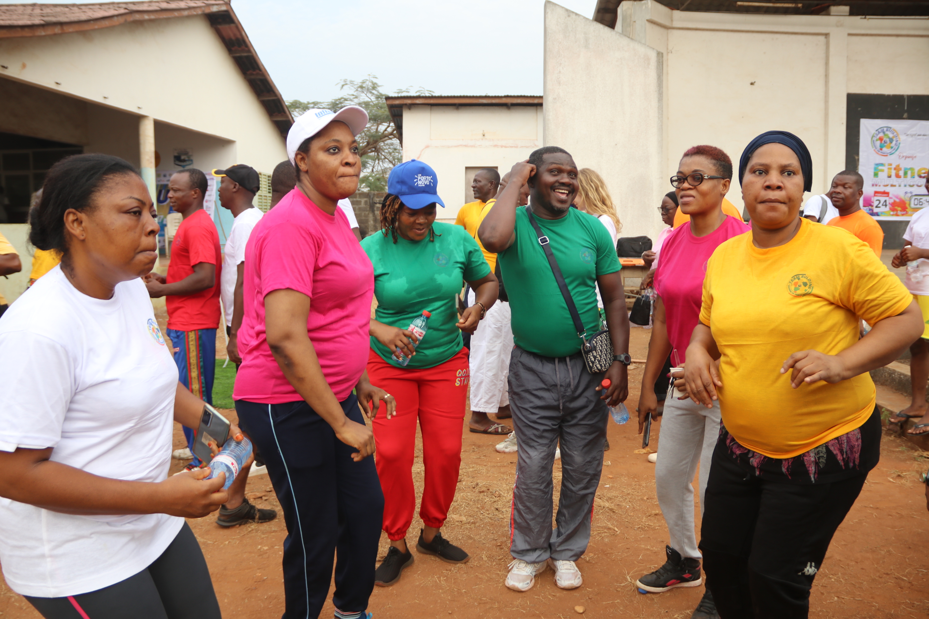 Consolidation des liens à la Mairie de Porto-Novo Team Building en fitness multicolore