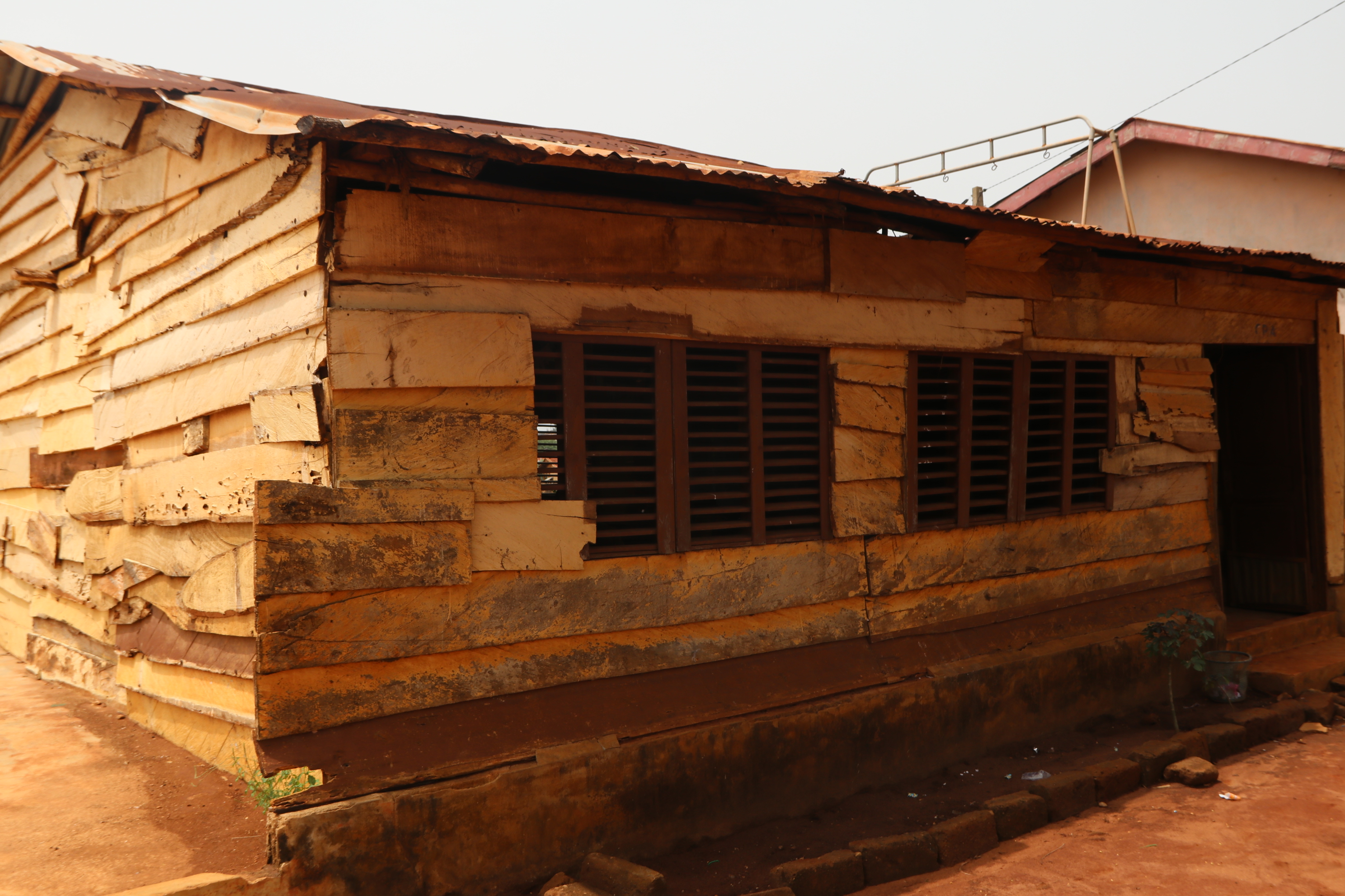 Réception provisoire des ouvrages réalisés dans les marchés de Dondo, Hounsa et Kpétoukpémindé suivie de la remise de site pour les travaux de réfection des salles de classes décoiffées dans 15 écoles primaires et collèges de la ville
