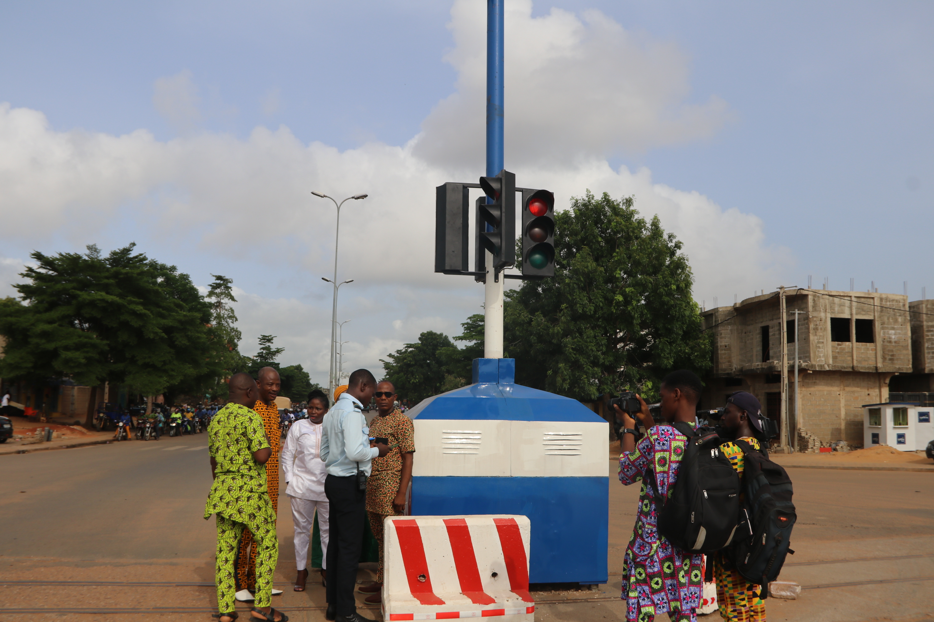 Réception provisoire des feux tricolores solaires mobiles installés au carrefour cinquantenaire - Gbodjè rails