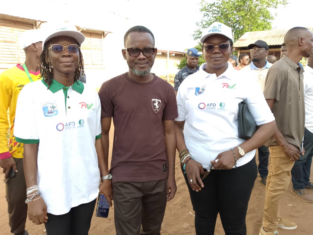 Célébration de la 41ème Journée Nationale de l'Arbre à Porto-Novo Le Maire Charlemagne N.YANKOTY et  Madame le Préfet du Département de l'Ouémé ont sacrifié à la tradition.